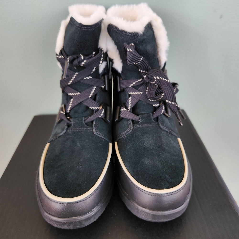 SOREL Tivoli IV Waterproof Boots Black with soft faux fur lining. - Picture 5 of 16